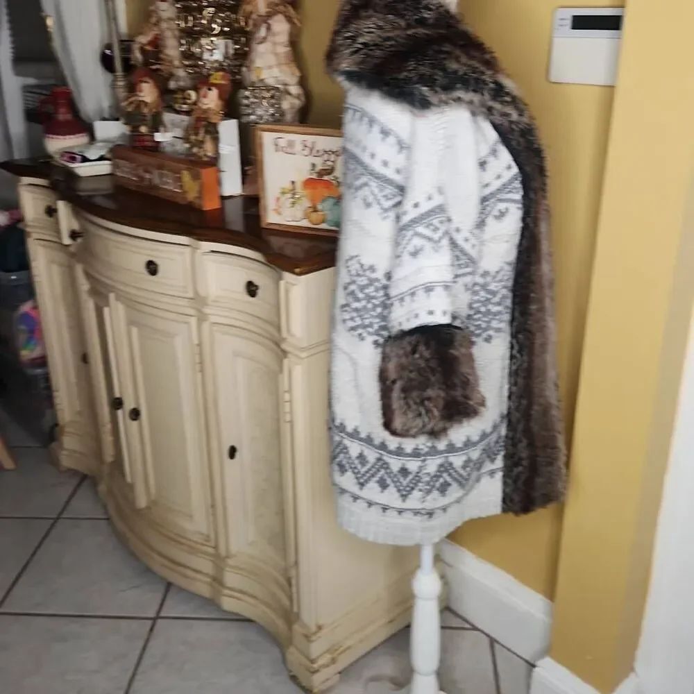 Boston proper gray faux fur sweater coat women's size S - Picture 4 of 4
